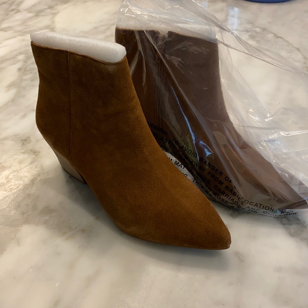 NWT Kensie brown suede ankle boots size 8!